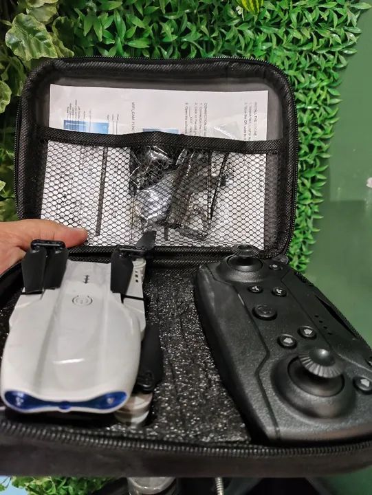 Drone com controle remoto - novo