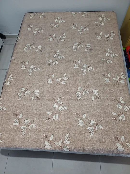 Base de cama box casal semi-nova