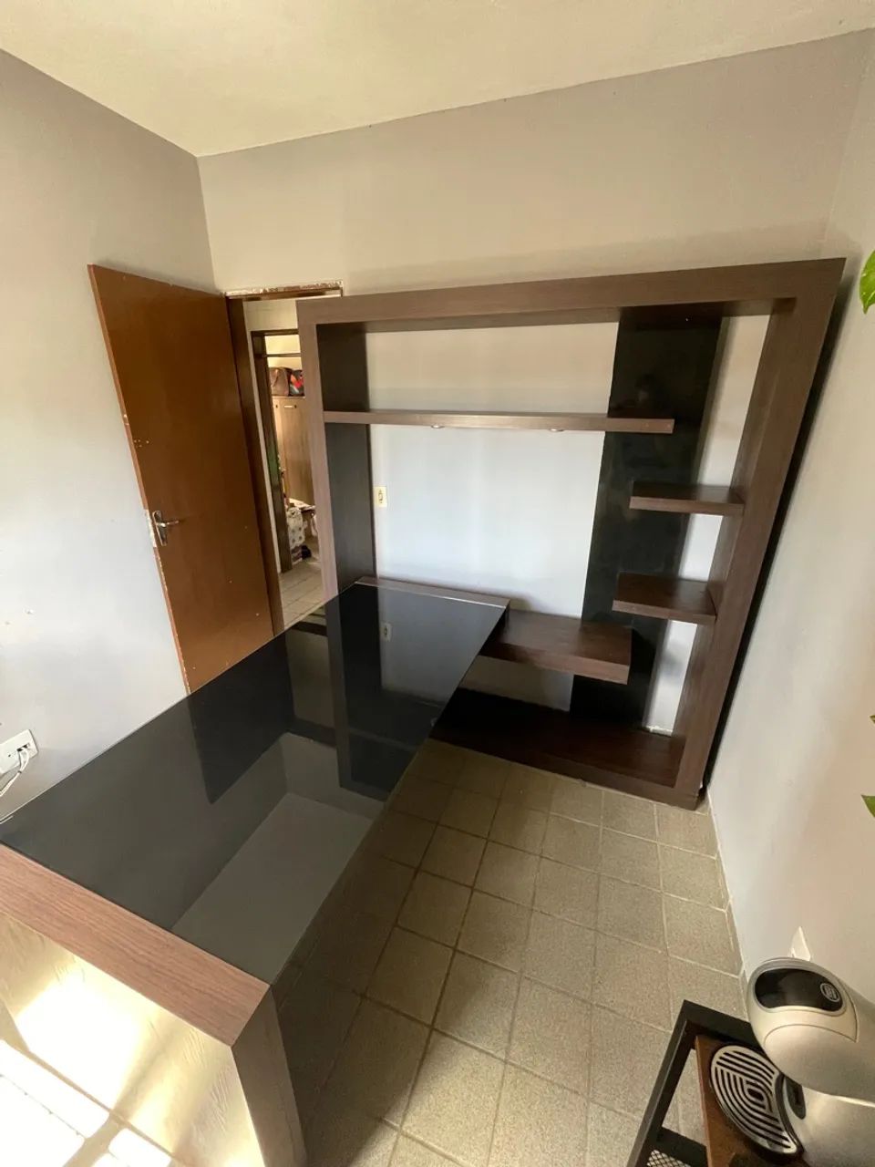 Desk with Shelves + Glass Top - R$ 500.0064739715248515120