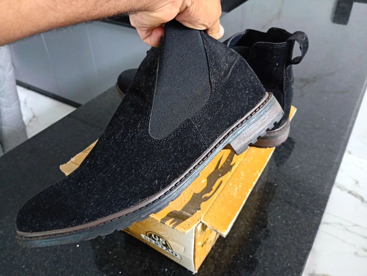 Botina cowtry usada 2 vezes tamanho 43