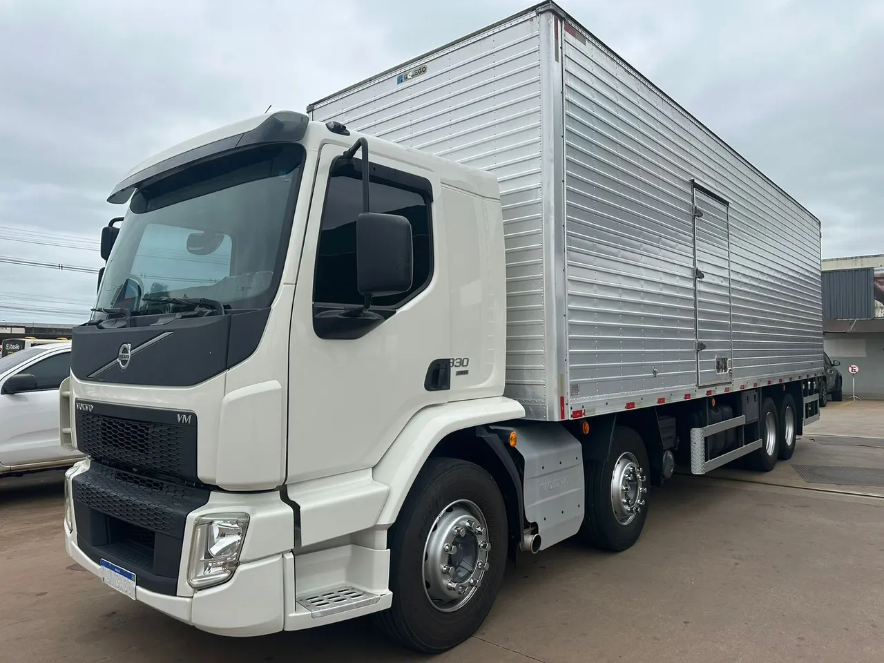 VOLVO VM 330 8X2 2020-2021