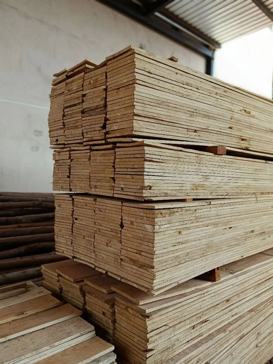 Tábuas e sarrafos de pinus 