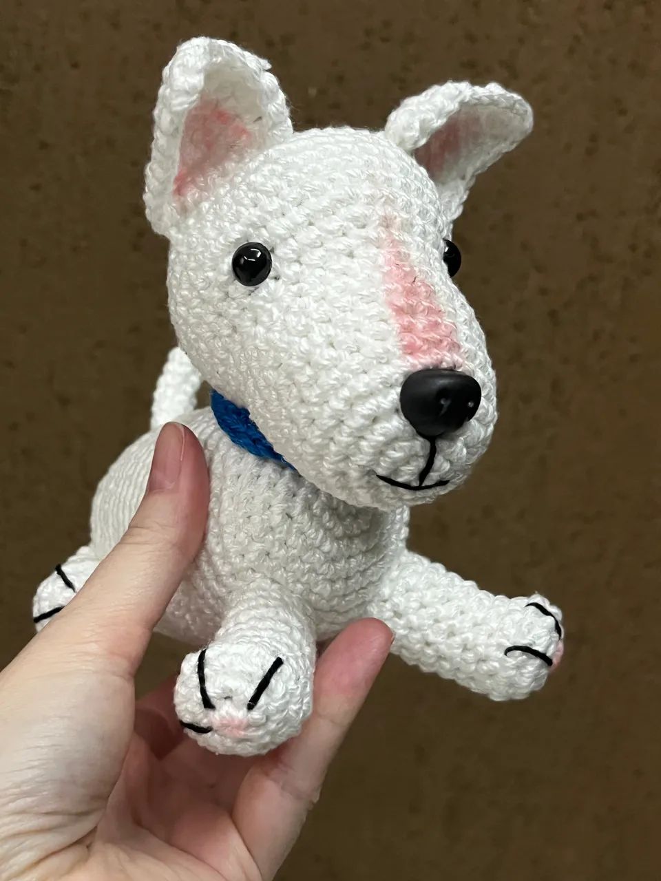Cachorrinho Raça Bull Terrier em Crochê Amigurumi Pelúcia Cachorro Enfeite Decoração - Foto 3