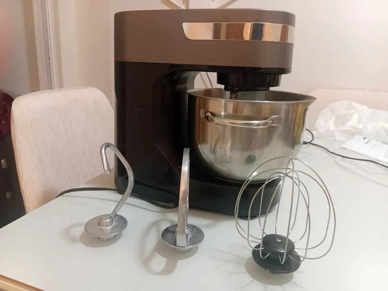 Batedeira Planetária Oster Preta 750W Bowl Inox 110V OBAT651-110