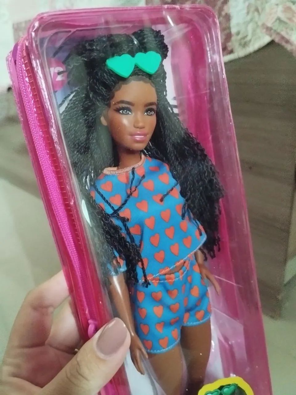 Barbie com tranças e óculos de sol - Foto 3