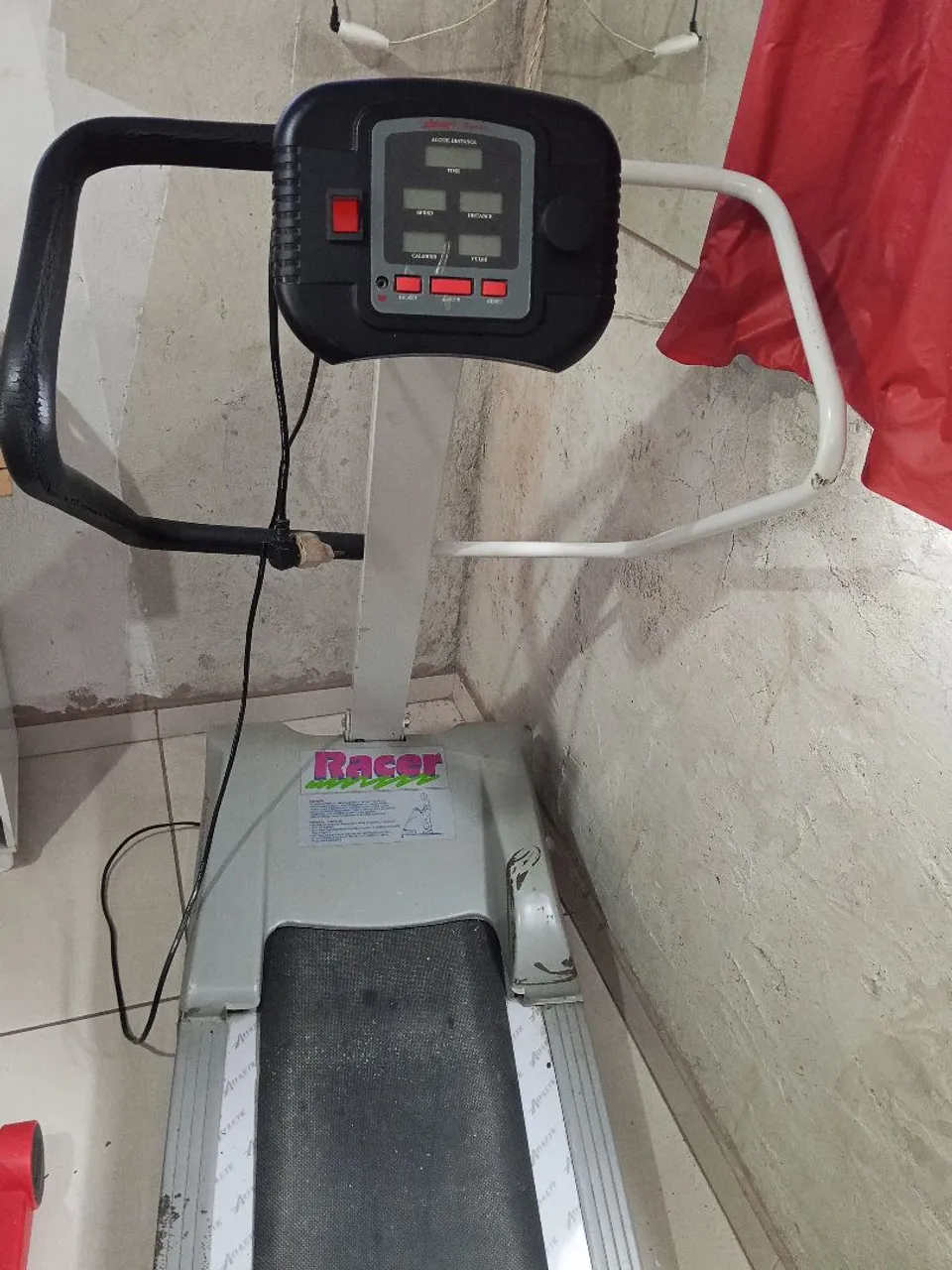 Esteira Racer para Exercícios - Ótima Oportunidade!