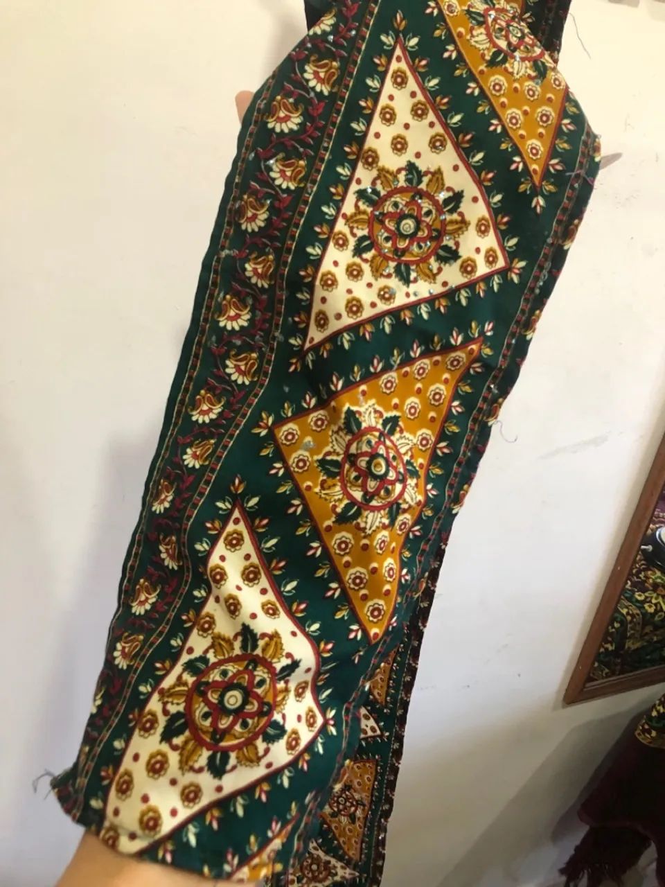 Lenço estampado com design floral e cores vibrantes - Foto 5