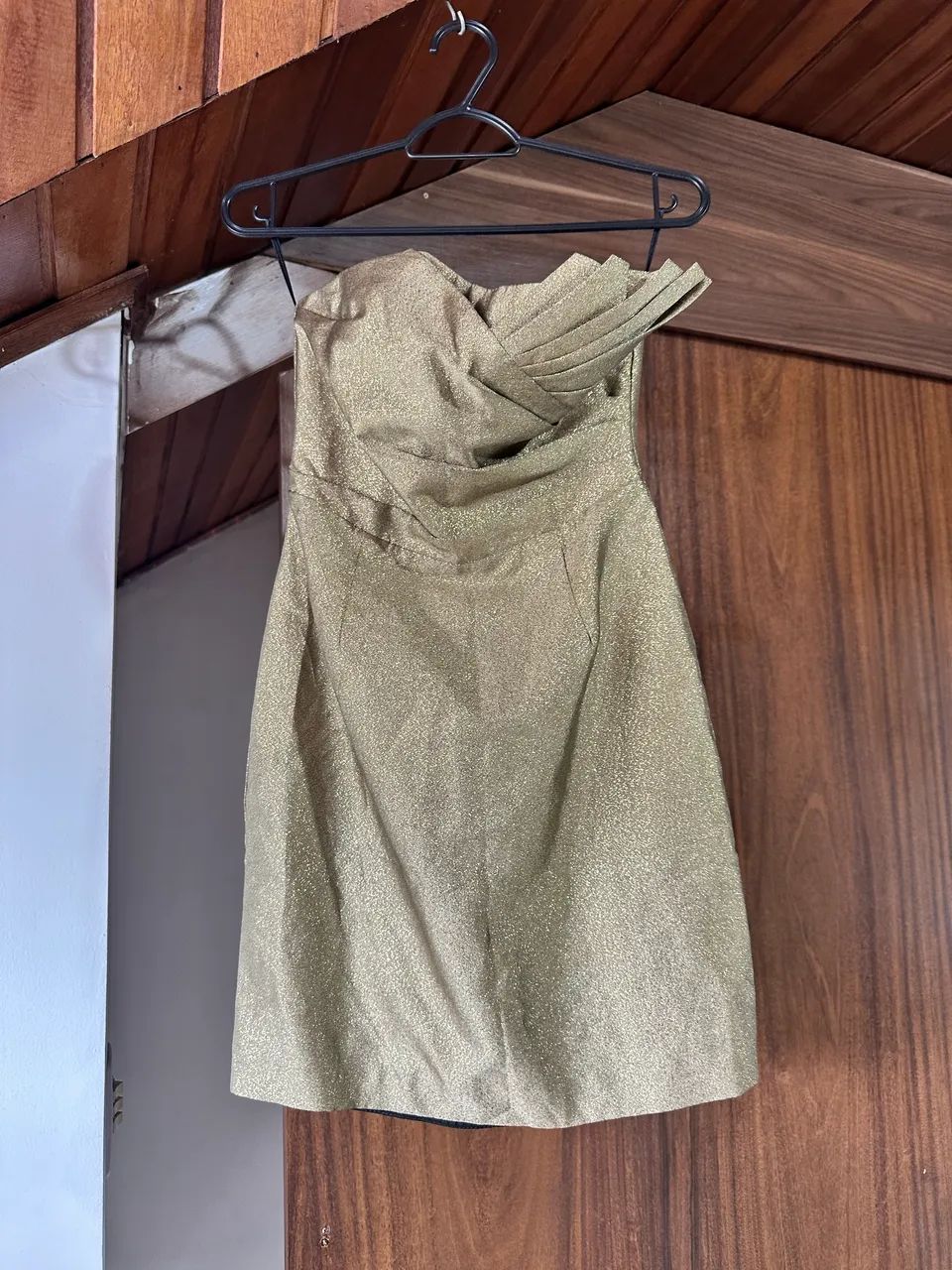 Vestido dourado colcci PP