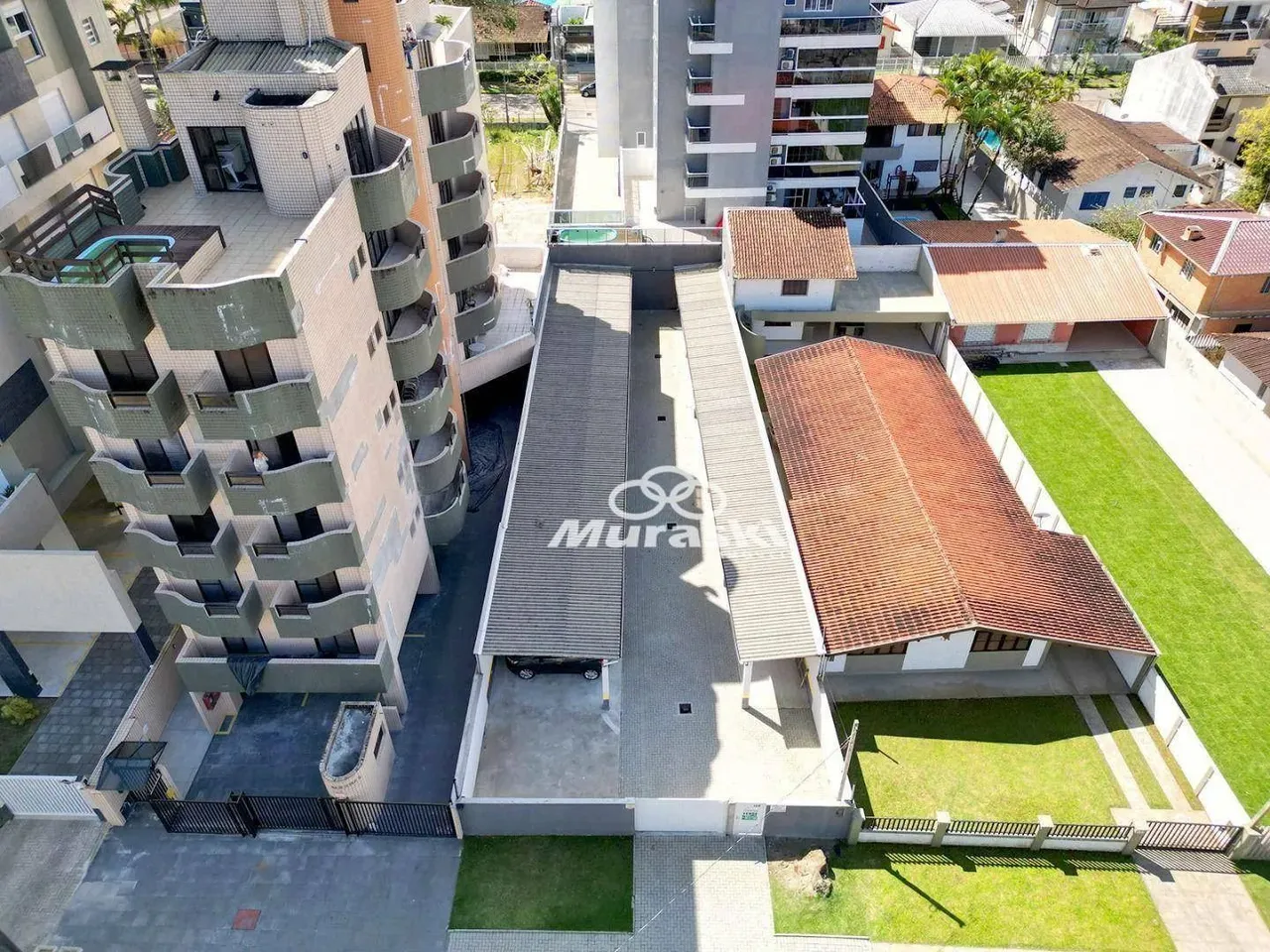 Box/Garagem à venda por R$ 85.000,00 - Centro - Guaratuba/PR