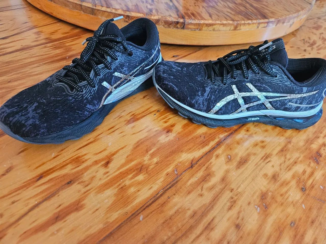 Tênis Asics Gel-Nimbus 24 - Preto/Prata - Foto 2