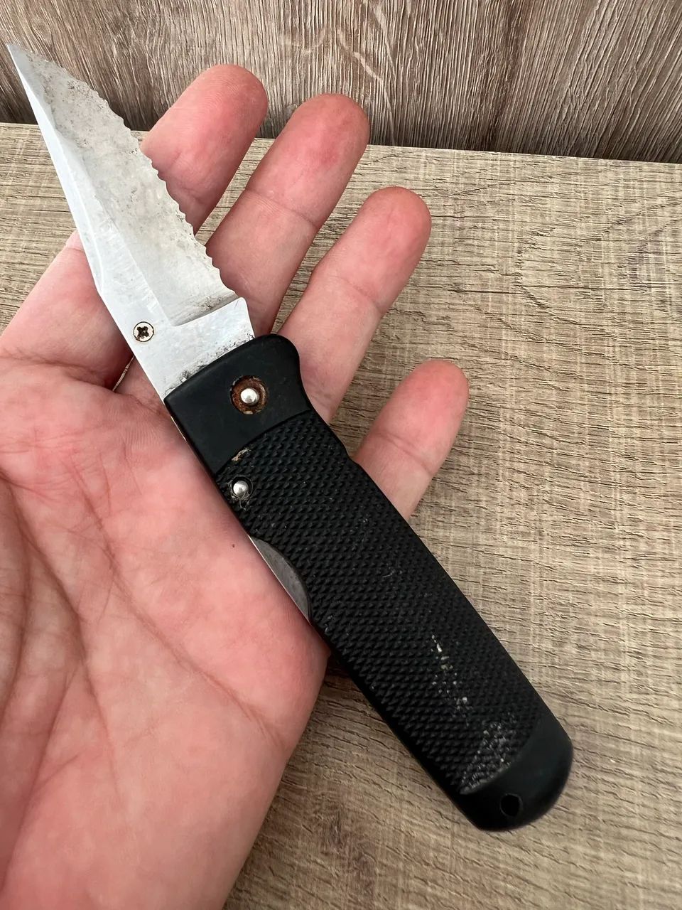 Canivete faca serrilhada origem russa símbolo X D em Cirílico Excelente estado - Foto 6