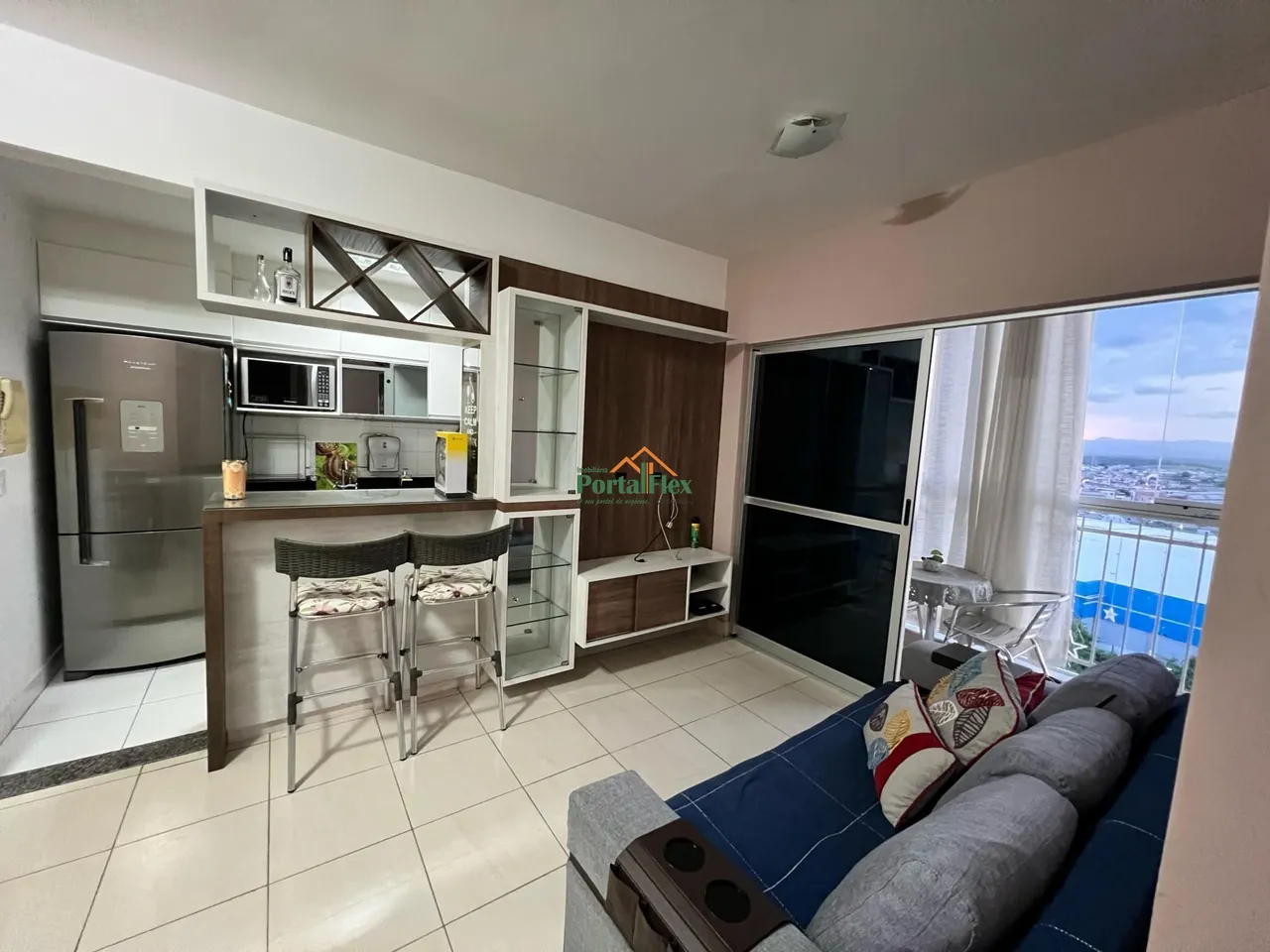 Apartamento com 2 dormitórios para alugar, 61 m² por R$ 3.050,00/mês - Valparaís