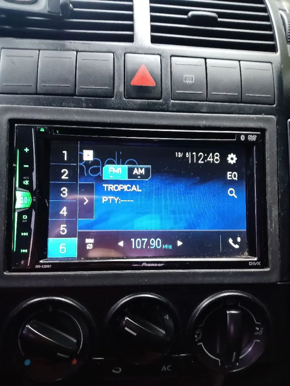 Som automotivo Pioneer AVH-A208BT