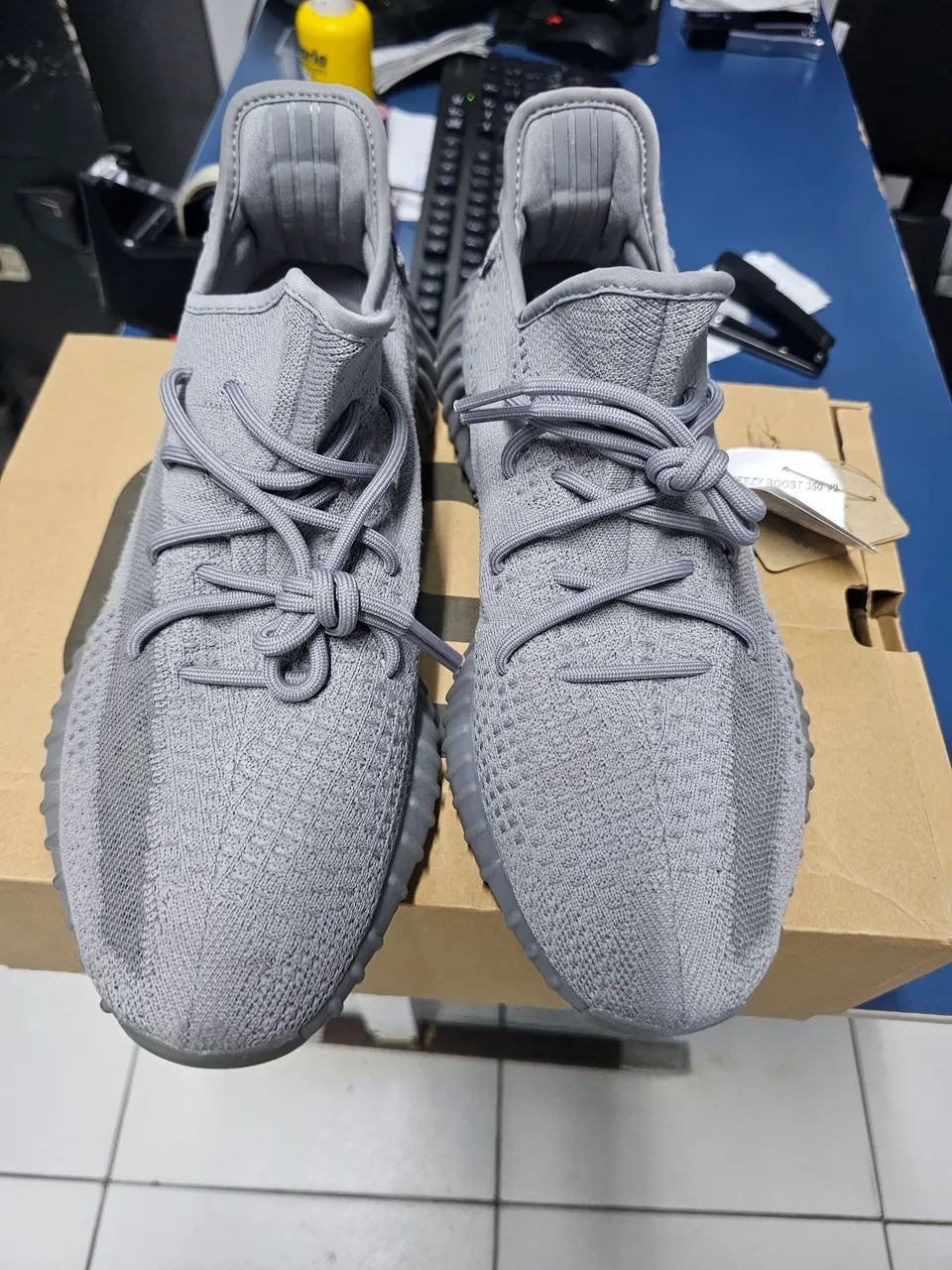 Tênis Yeezy Boost 350 V2 Static Grey
