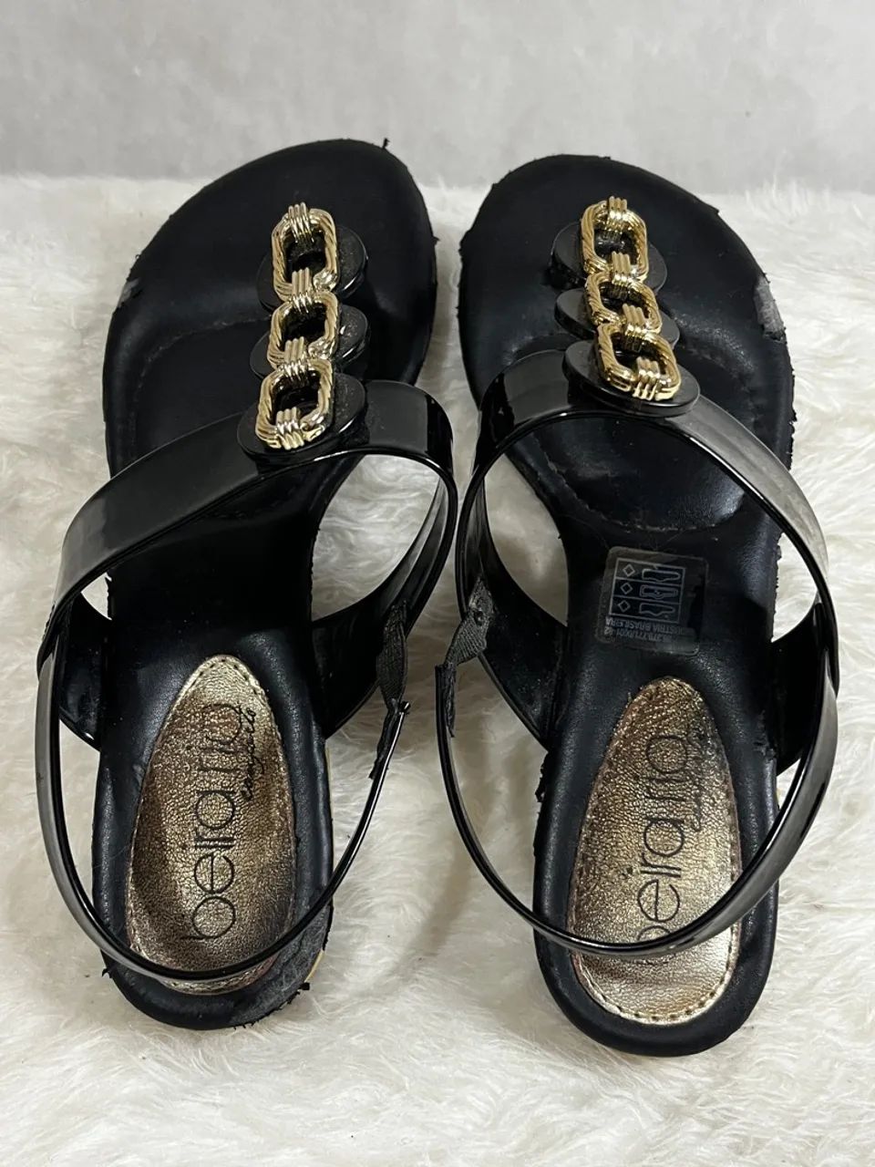Sandália Usada Preta Beira Rio com Fivela Dourada Verniz Moda - Foto 5