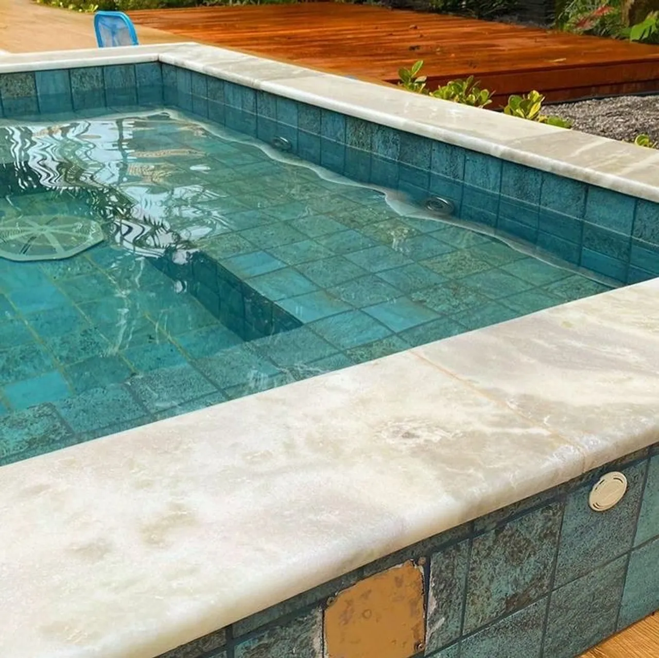 Revestimento para piscina em mármore e granito!