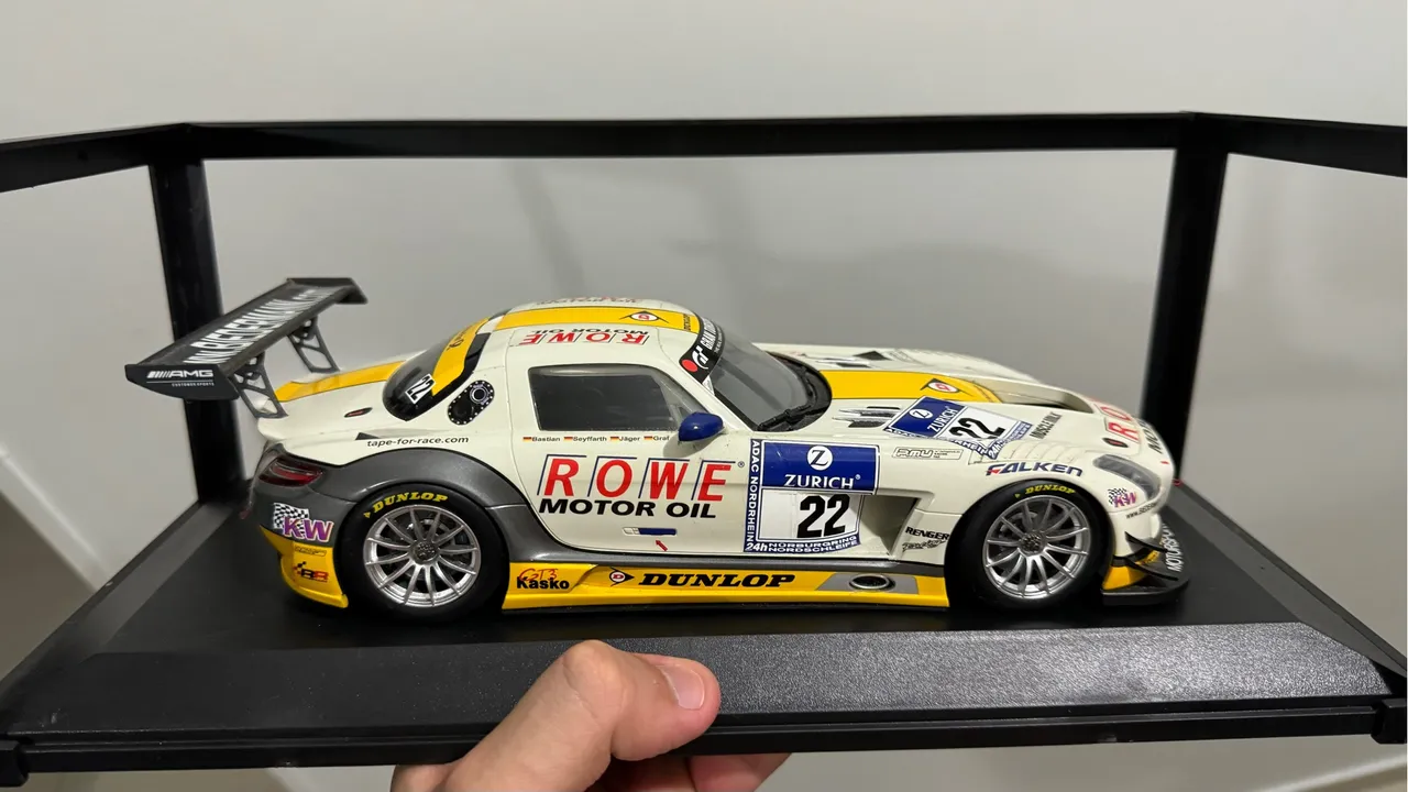 Miniatura Minichamps 1/18 Mercedes SLS AMG