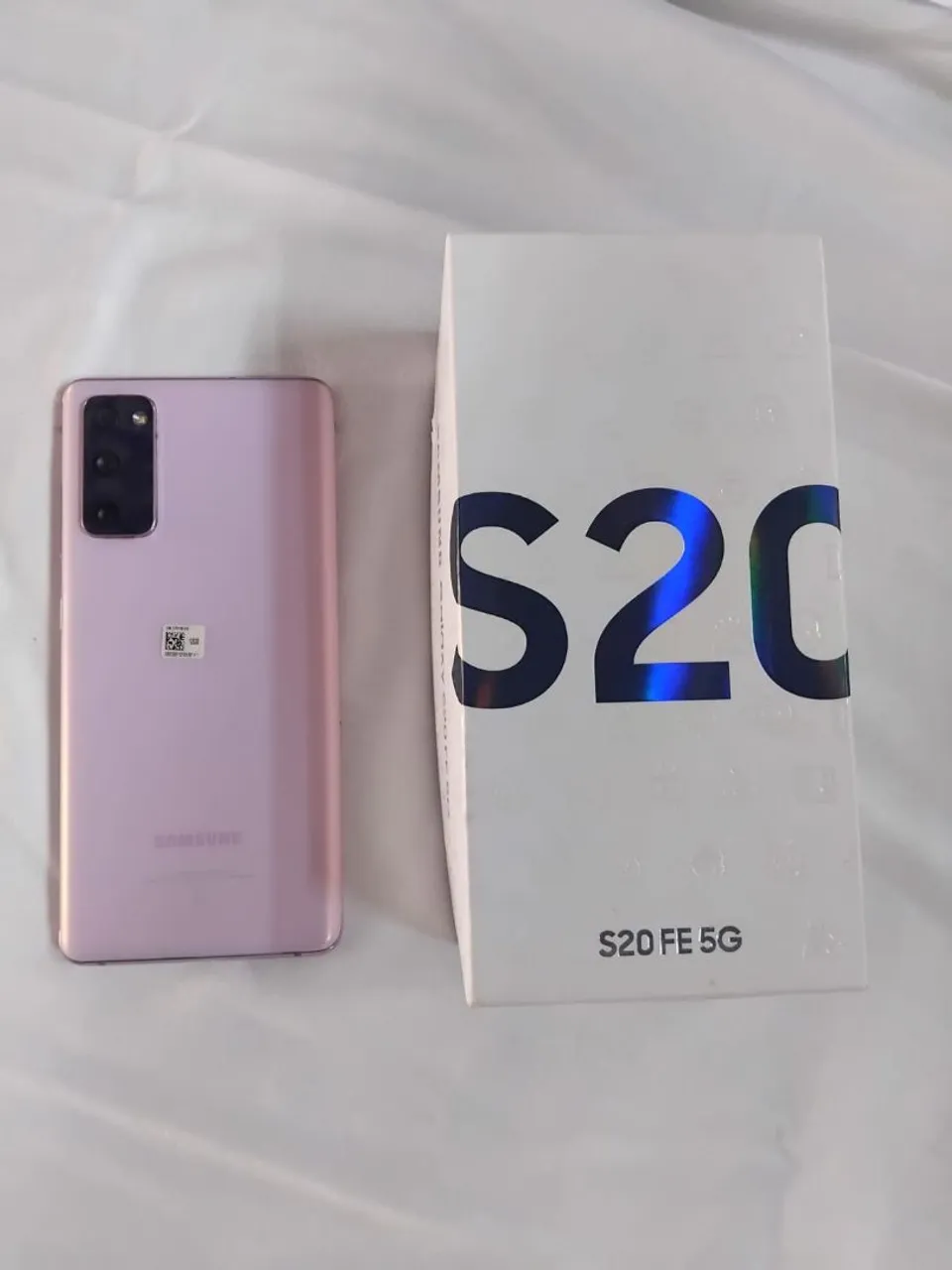 Vendo um celular em perfeito estado valor 800,00 reais contato *