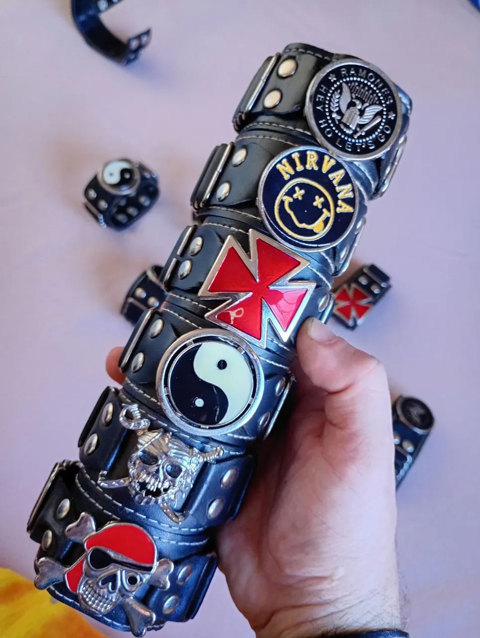 Pulseiras de Couro Rock /Punk Personalizadas com Pingentes e Tamanhos Ajustáveis