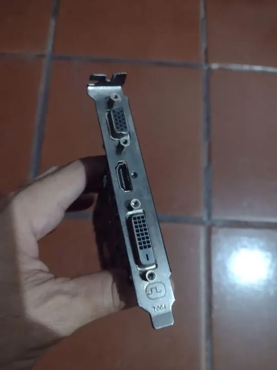 PLACA DE VIDEO 2G AMD RADEON 6570 HD - Foto 3