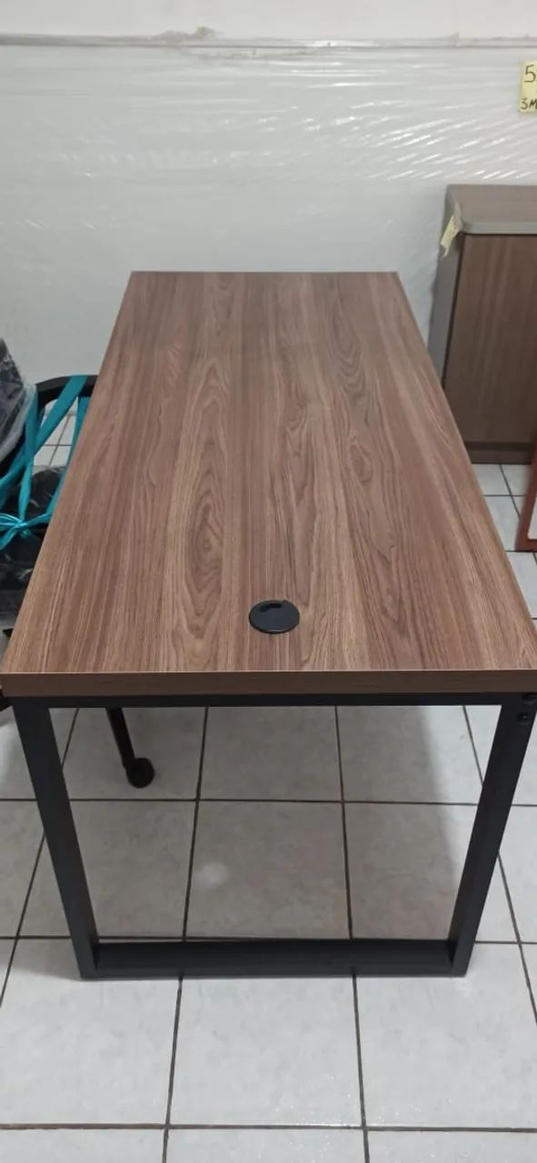Mesa de escritório de 1,50m x 0,70m, pronta entrega   - Foto 2