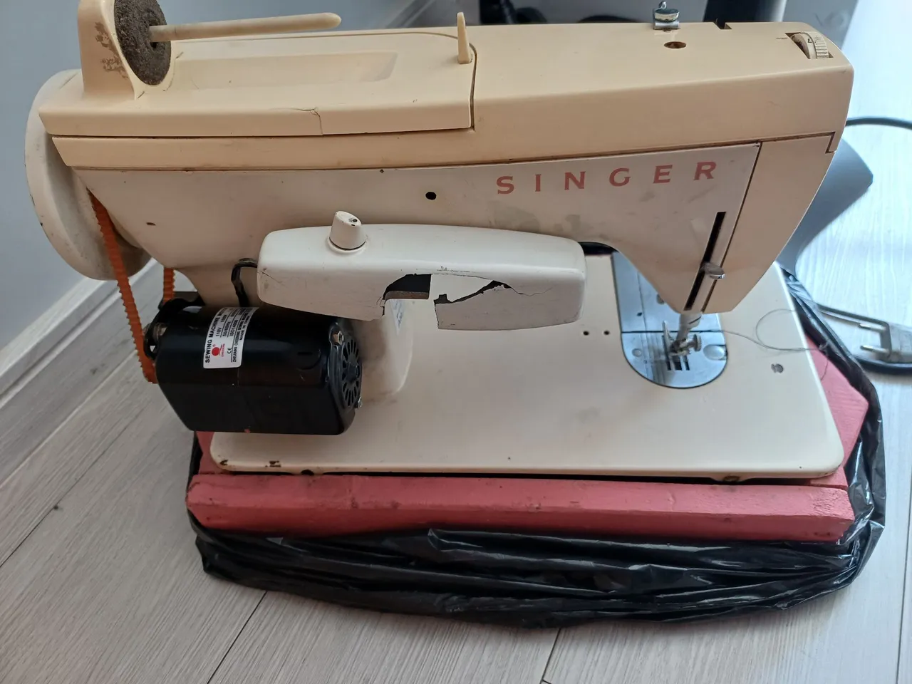 Máquina de Costura Singer