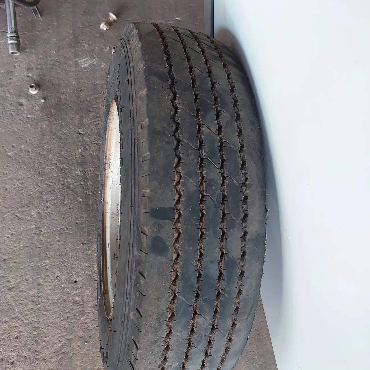 Pneu para microÔnibus Usado