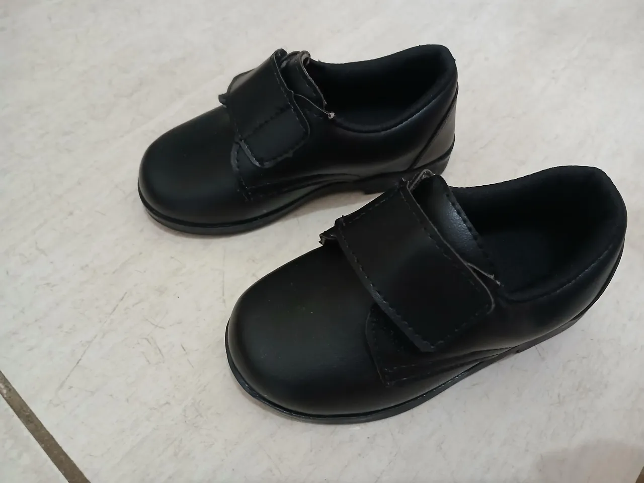 Sapato de bebê seminovo