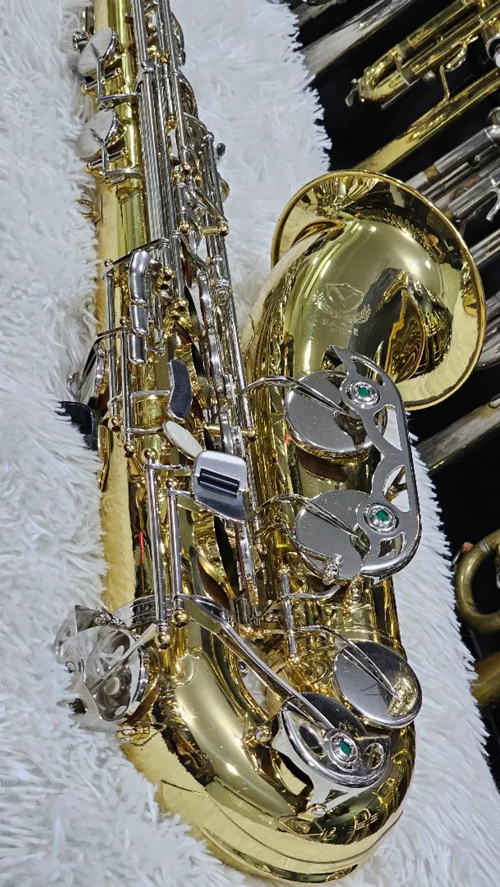 Saxofone Tenor Dourado EAGLE ST503 LN- Instrumento de Sopro