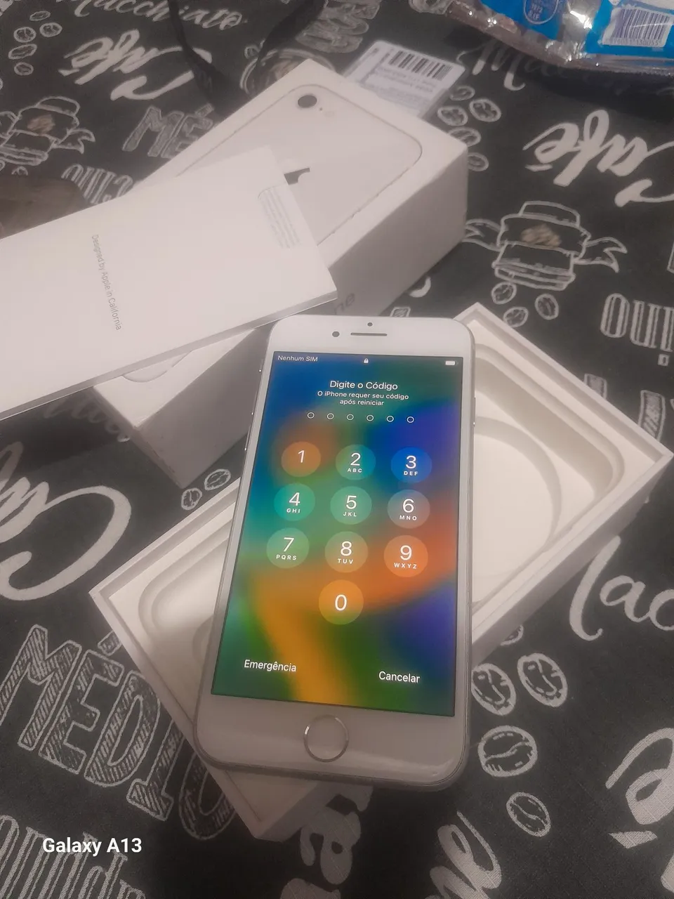 Iphone 8... 64 gb.