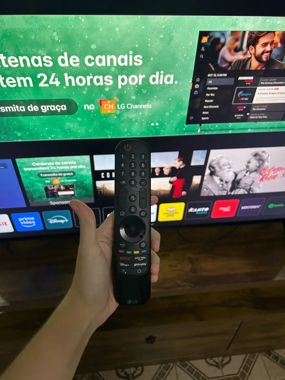 TV LG Smart 4K com controle remoto
