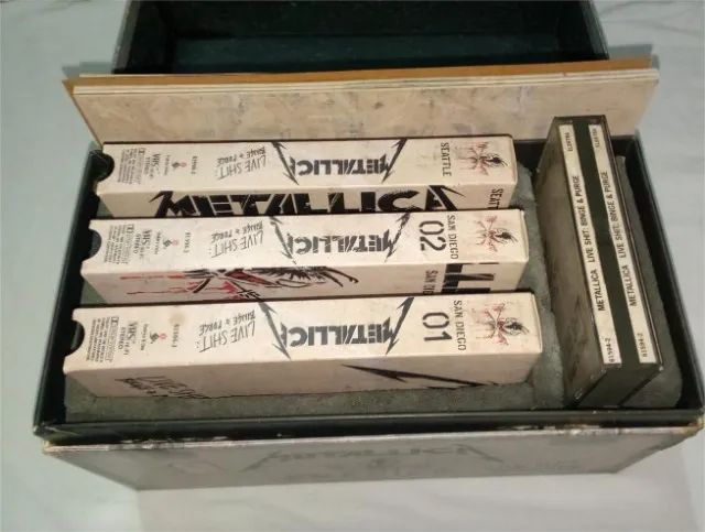 Metallica - Live Shit: Binge & Purge - Box 3 Vhs + 3 Cds - Foto 2