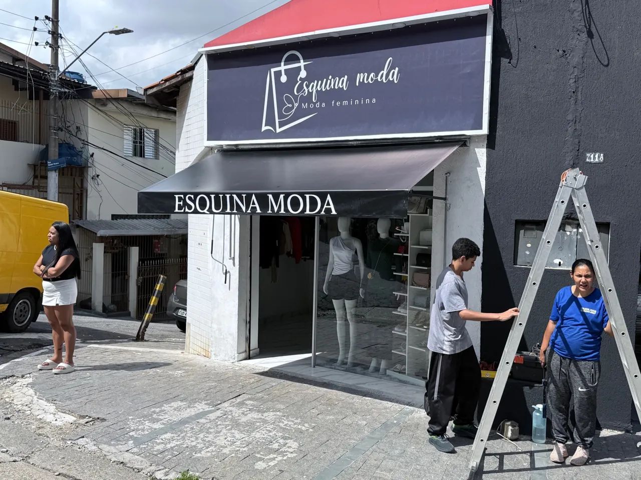 Toldos retrátil cortinas rolos cobertas em policarbonato e revestimento em acm  - Foto 3