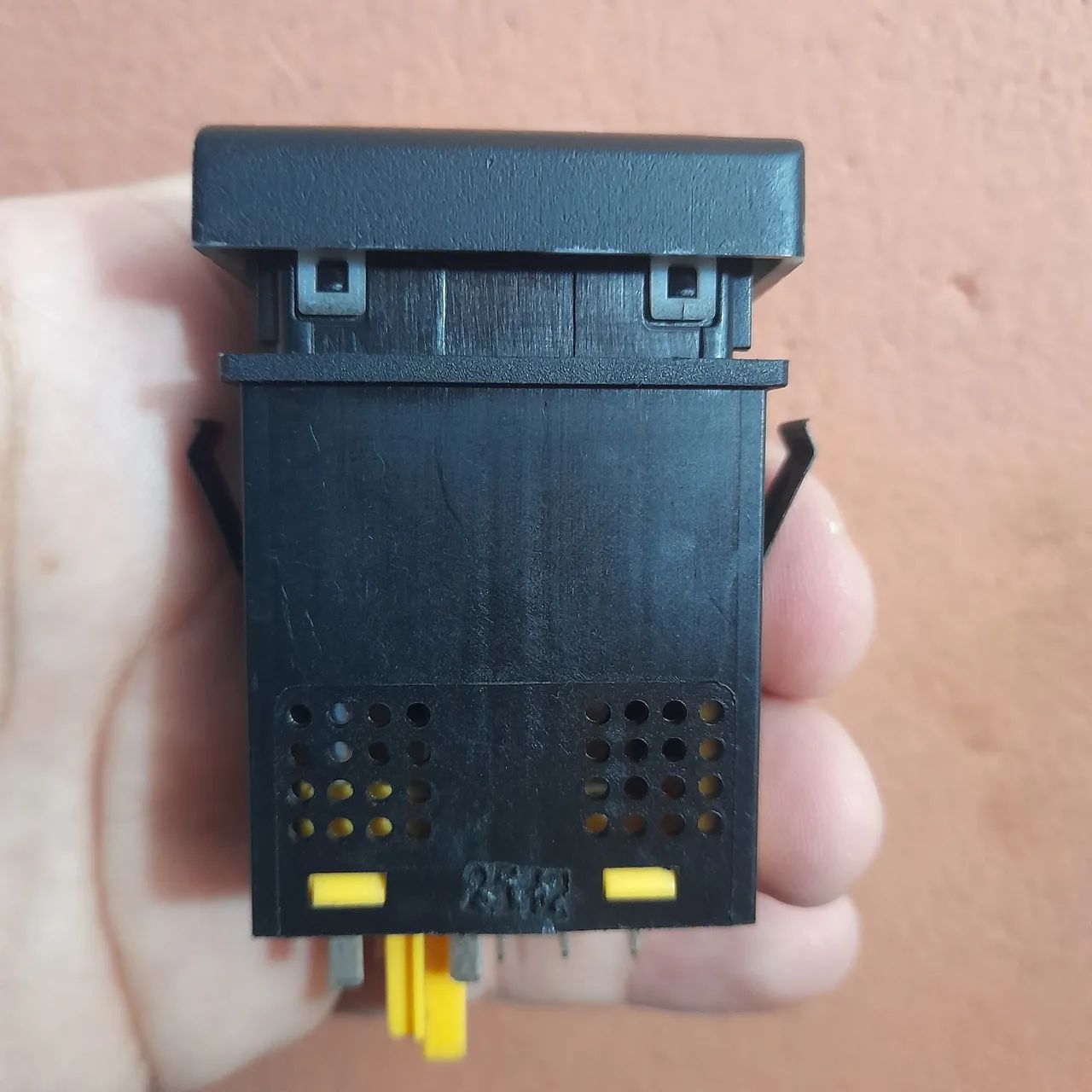 Botão de Abertura do Porta Malas Gol Voyage G5 Original 5U0959831 - Foto 3