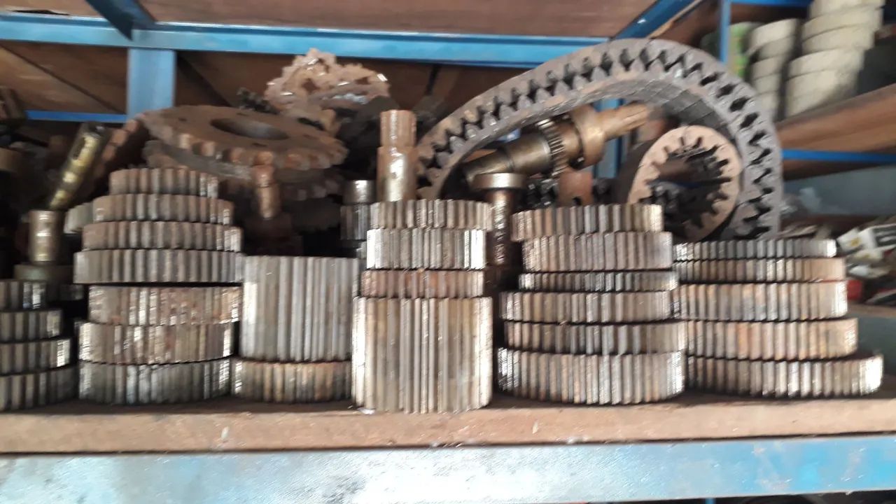 ENGRENAGENS-ROLAMENTOS-MANCAIS-MATERIAL ELÉTRICO (NÃO É SUCATA) É DE DESMANCHE DE MAQUINAS