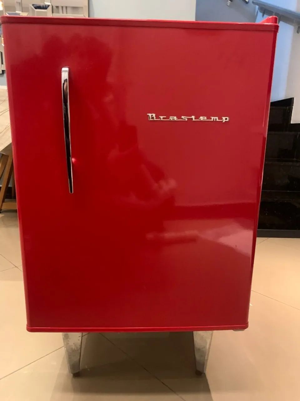 Frigobar Brastemp Retrô 76 Litros Classic Red - Bra08AVANA Cor Vermelho - Foto 4