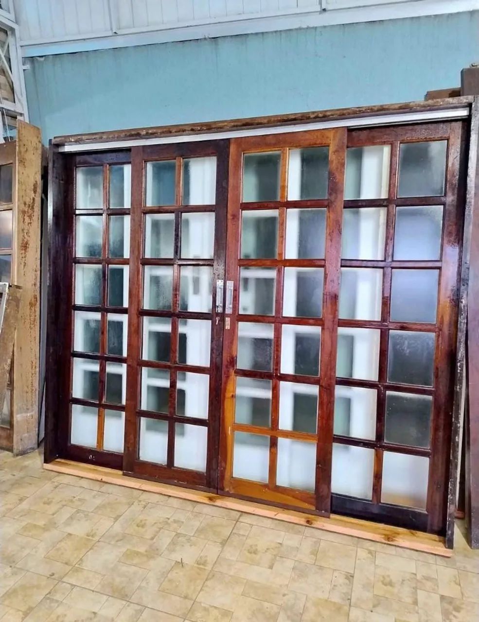 Portas e janelas madeira ?64840773744131122