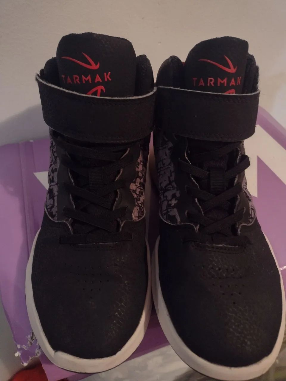 Tênis Infantil Preto com Detalhes Cinza e Branco - Foto 2