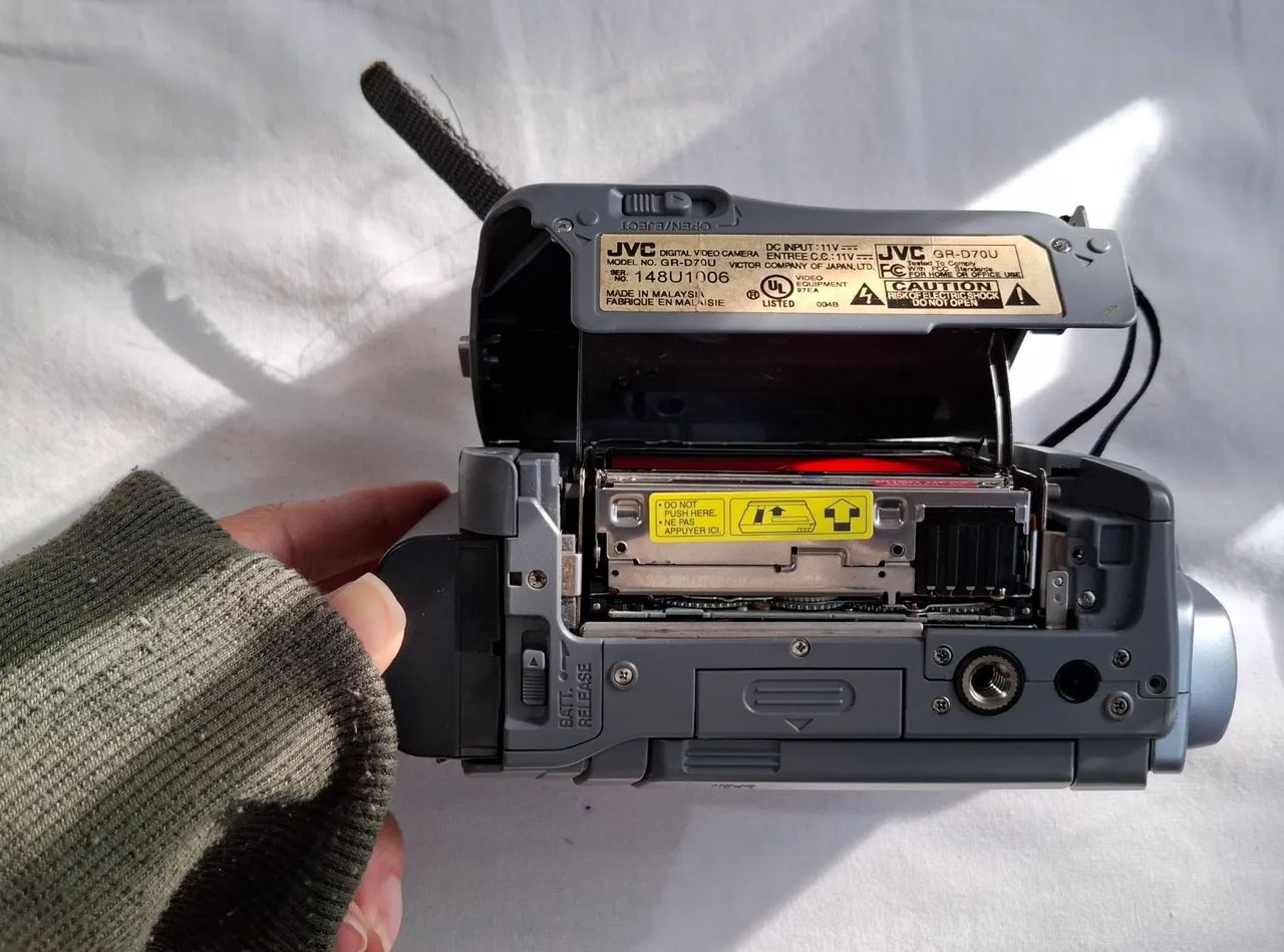 Filmadora JVC GR-D70U Vintage / Mini DV COMPLETA +7 itens originais  - Foto 2