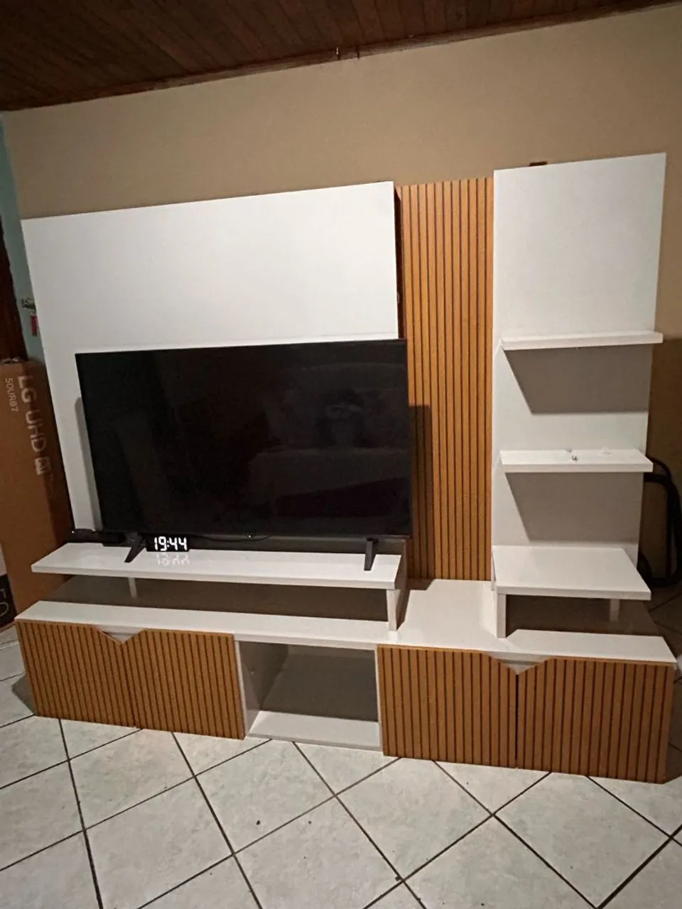 Estante Rack para TV Lukaliam com LED