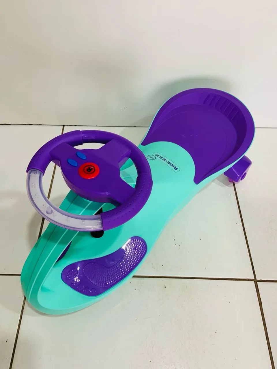 VENDE-SE SKATE VOLANTE MÚSICAL COM LED - Foto 5