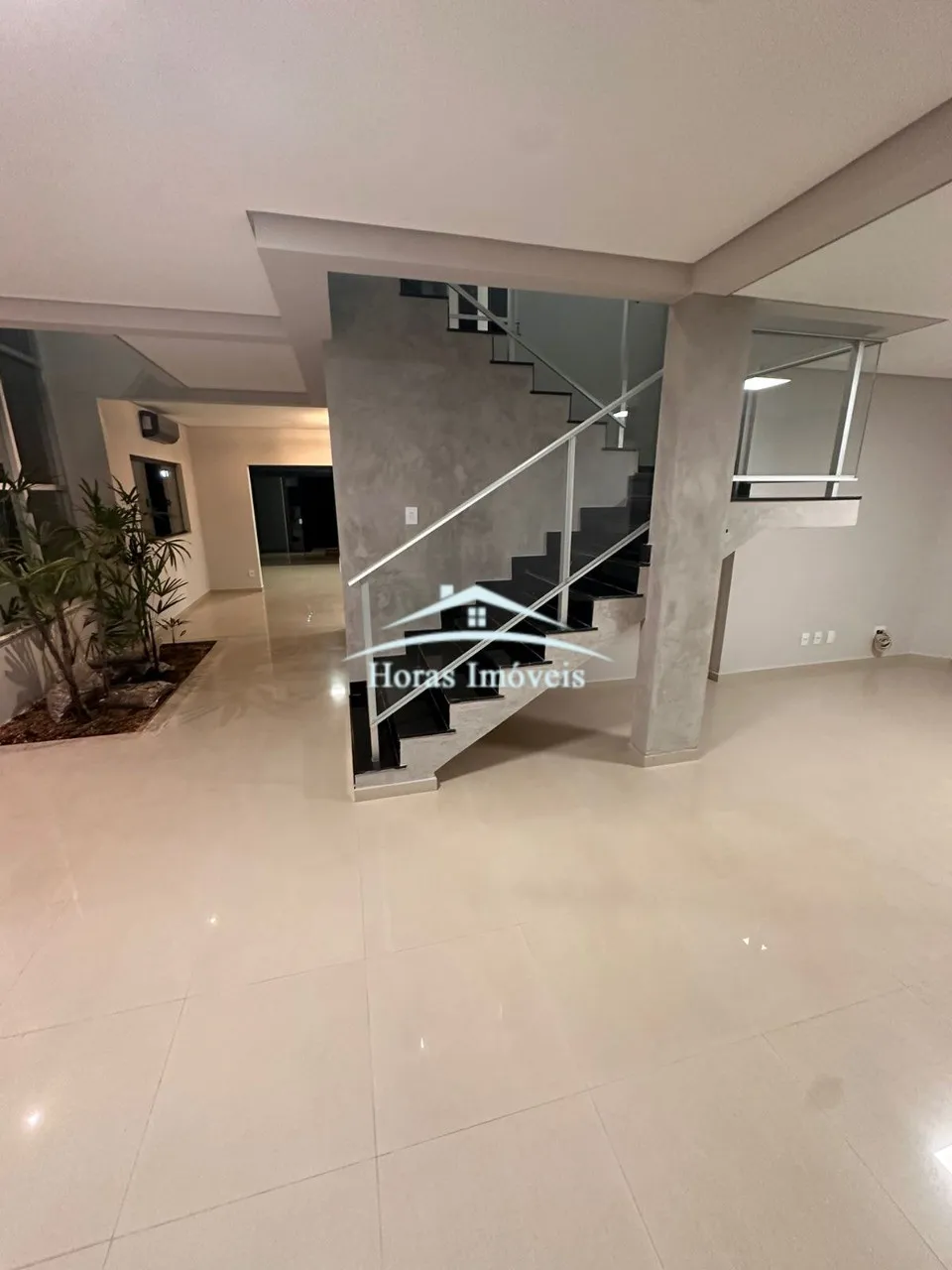 Casa em Condomínio de Luxo no Jardim Imperial, Cuiabá-MT: 4 Quartos, 2 Suítes, 3 Salas, 4 