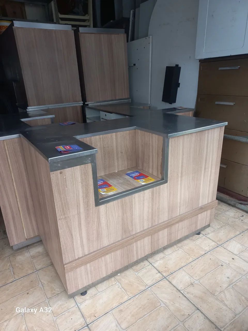 Balcão de atendimento com tampo e pé de inox só 400. - Foto 5