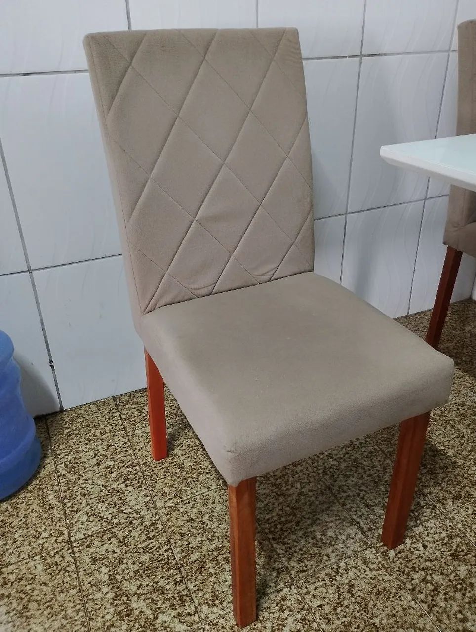 1 Cadeira com estofado