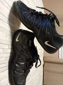 Tênis Nike em couro legítimo número 39/40.