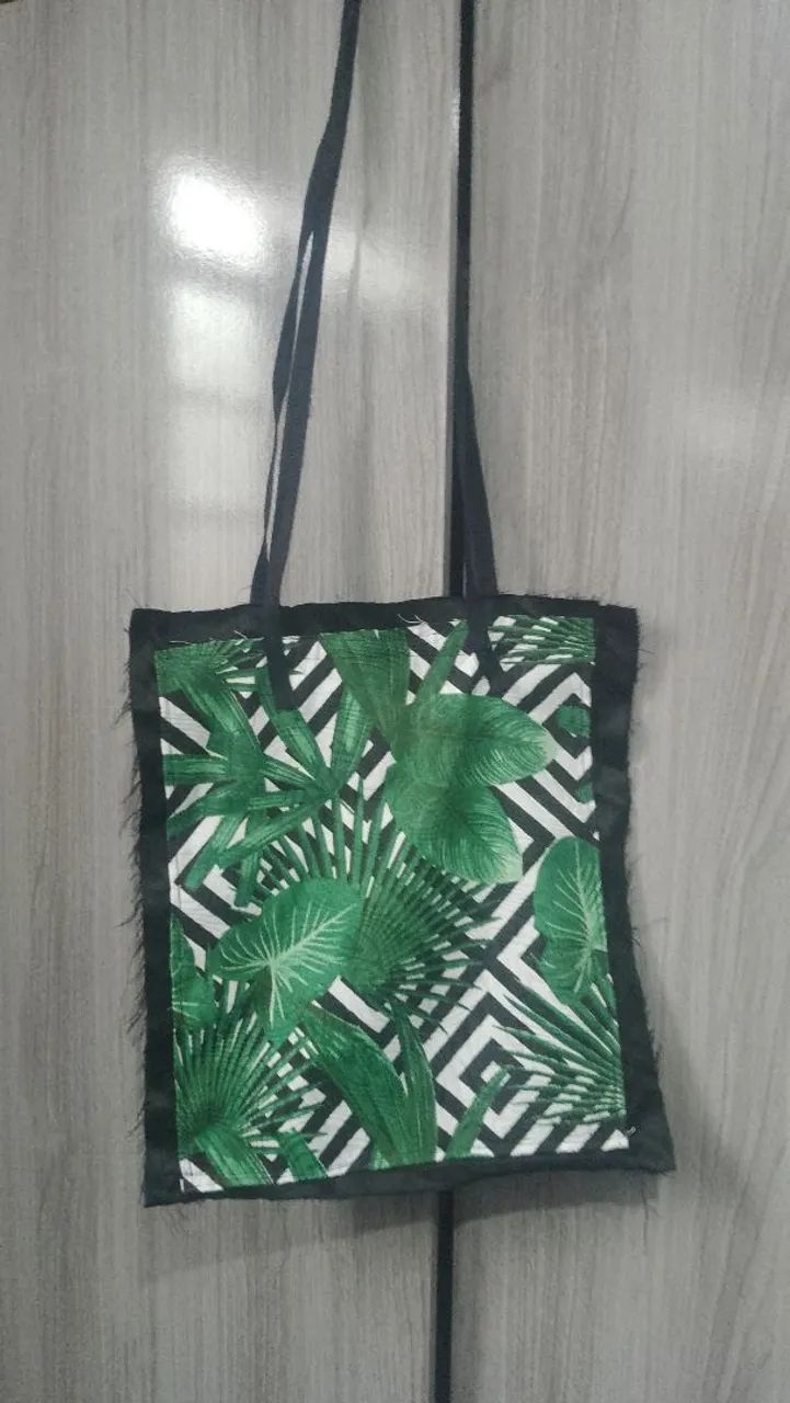 Vendo bolsas bolsas de mão e necessáries 