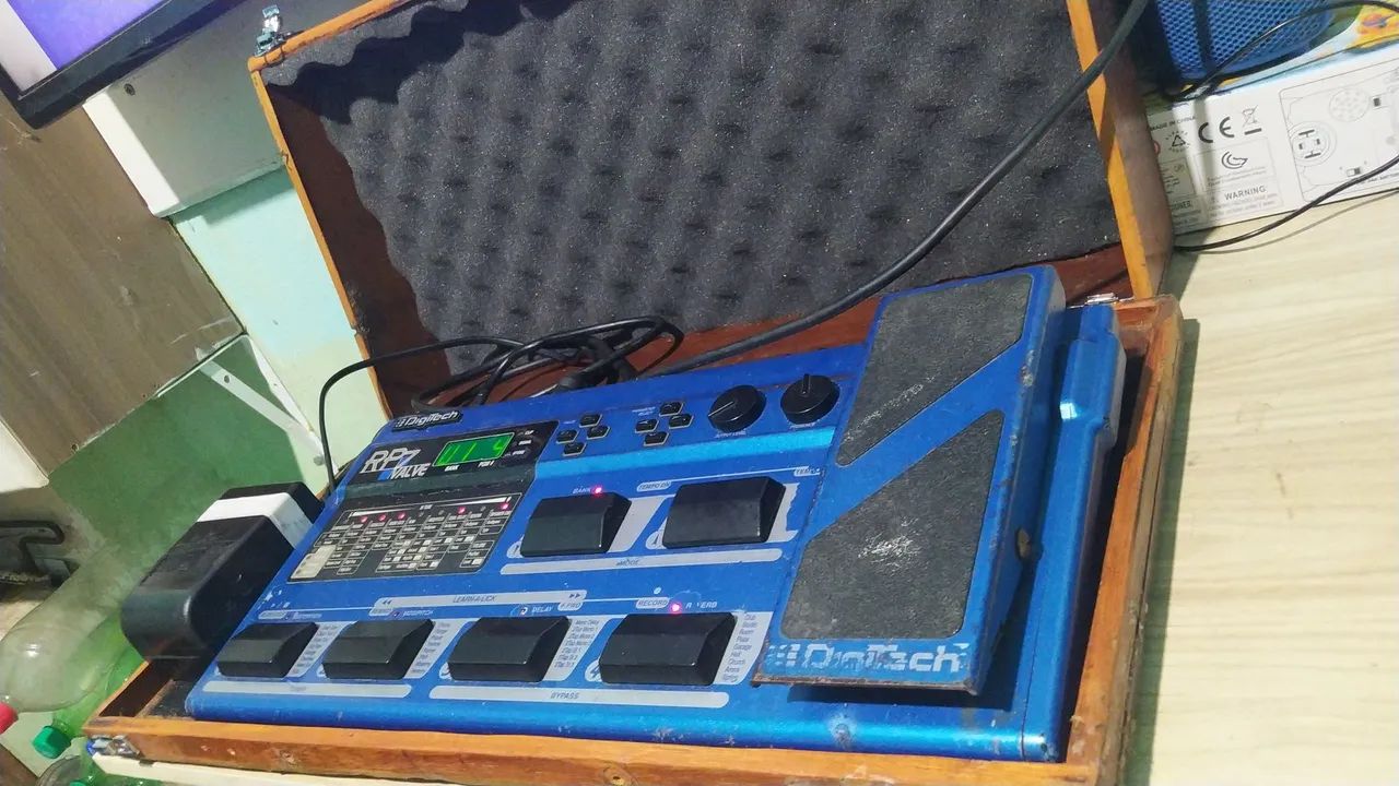 Pedaleira Digitech Rp7 valvulada com case - Foto 3