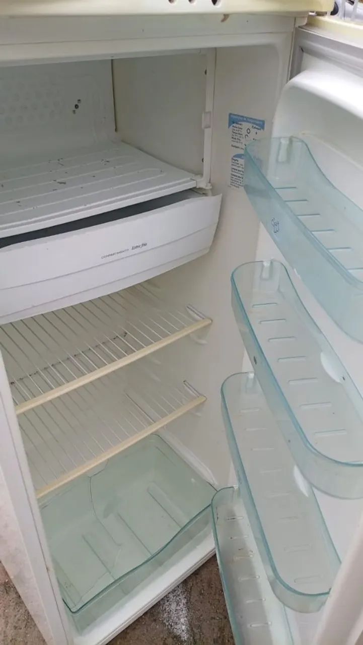 Vendo geladeira Electrolux funcionando perfeitamente  - Foto 5