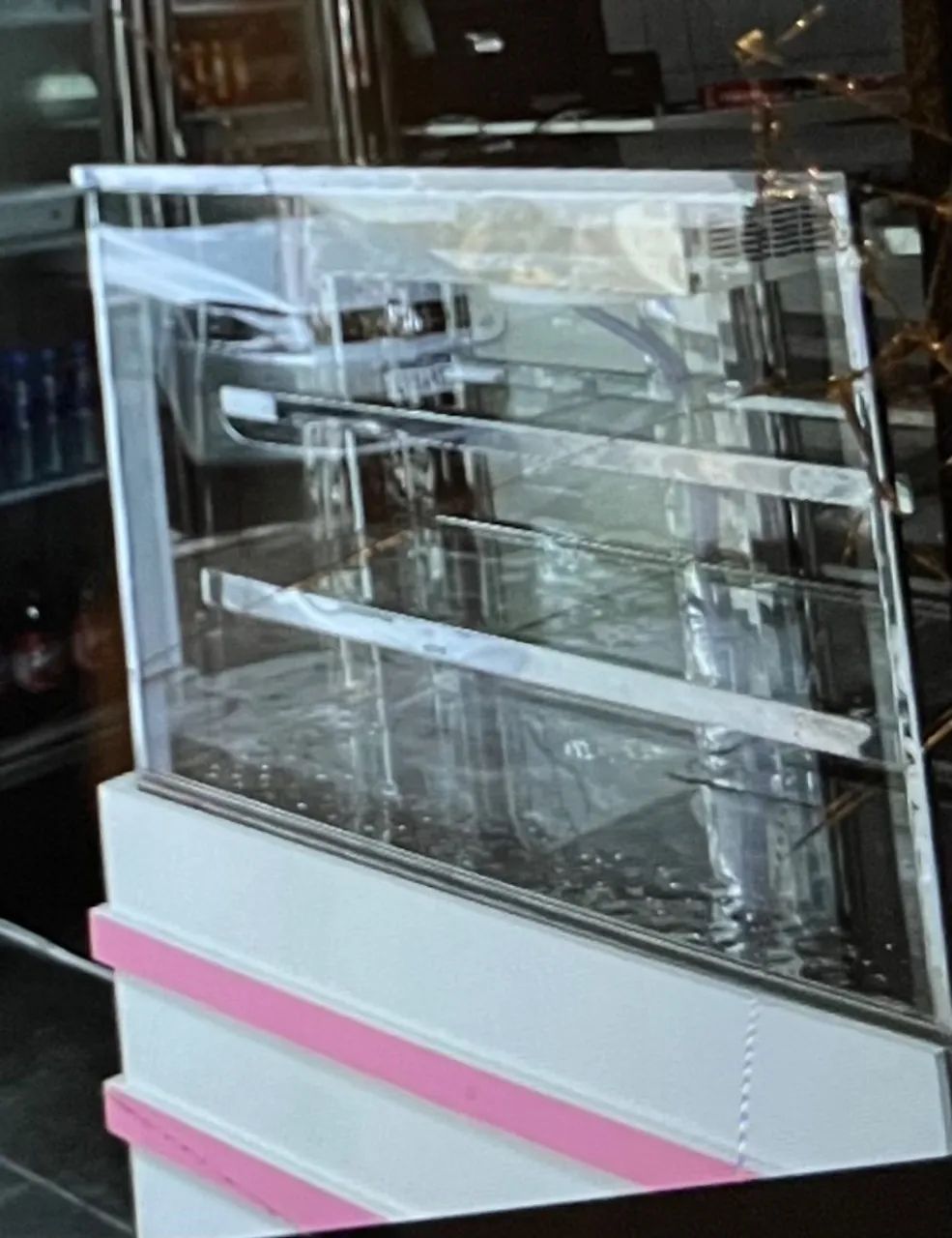 Vitrini refrigerada semi nova  - Foto 2