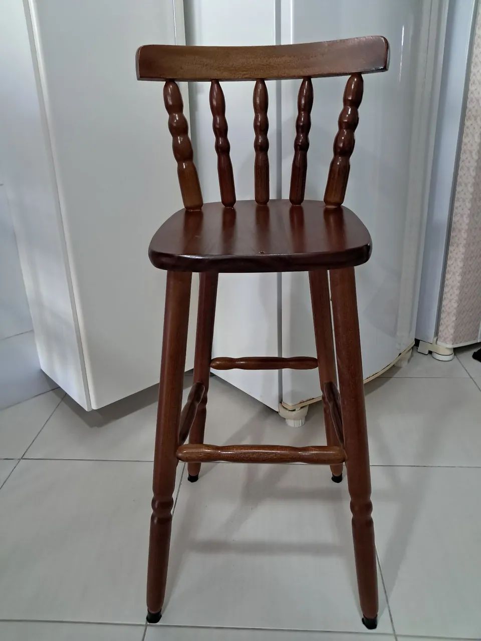 Banqueta alta de madeira maciça 